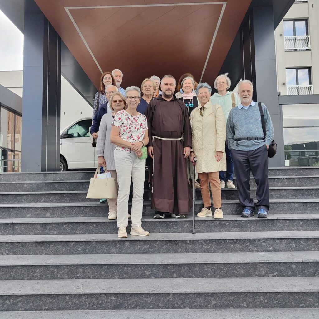 Questa immagine ha l'attributo alt vuoto; il nome del file è facebook_1764256798925_7399829348762416542-1024x1024.jpg